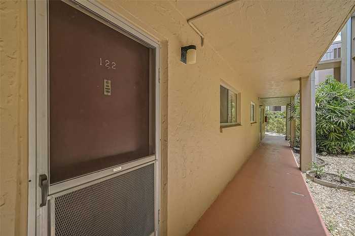 photo 2: 1540 GLEN OAKS DRIVE E Unit B122, SARASOTA FL 34232