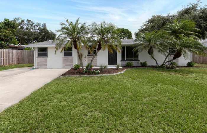 photo 1: 1121 GULF COAST BOULEVARD, VENICE FL 34285