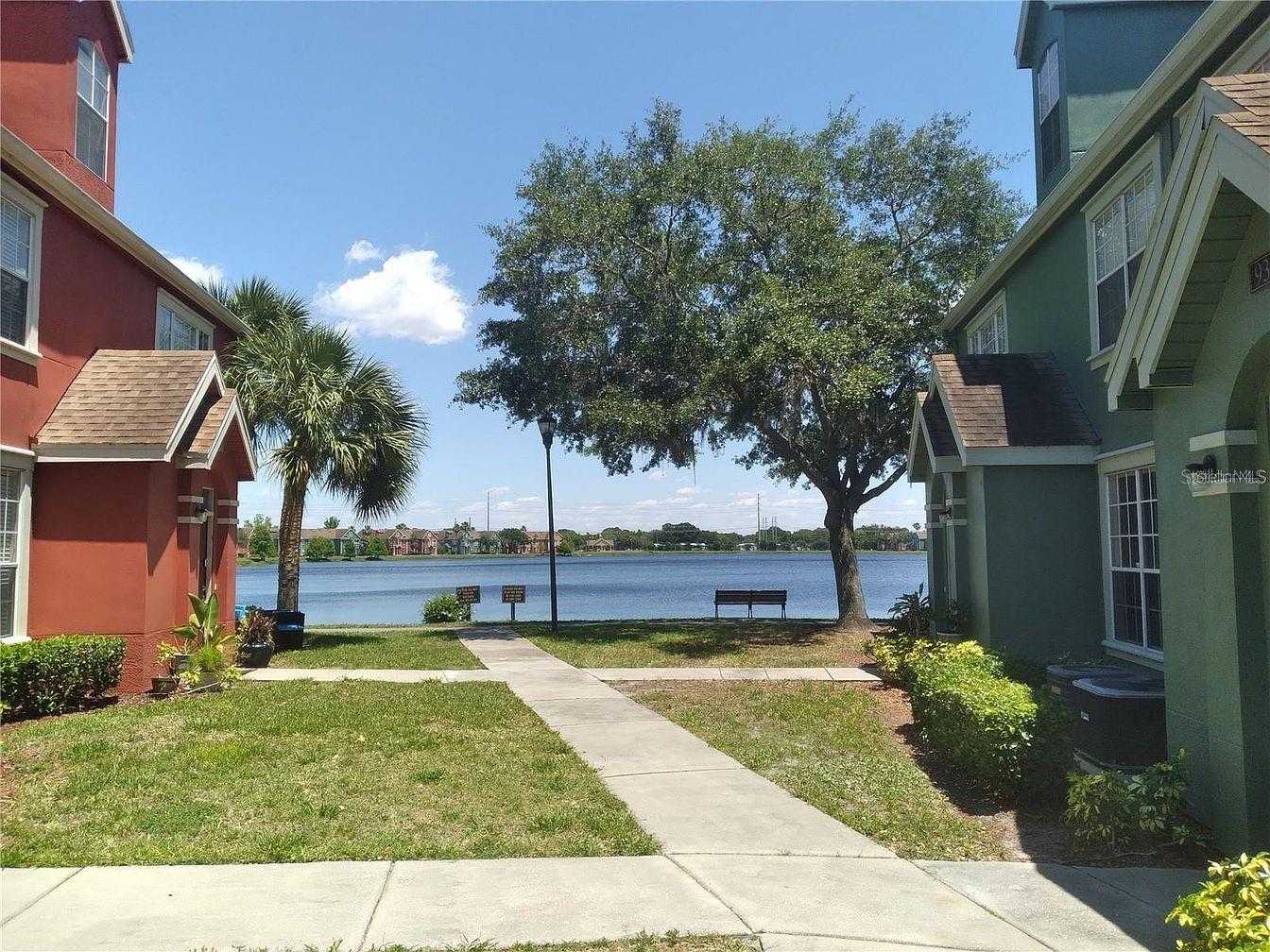 photo 3: 9306 LAKE CHASE ISLAND WAY Unit 9306, TAMPA FL 33626