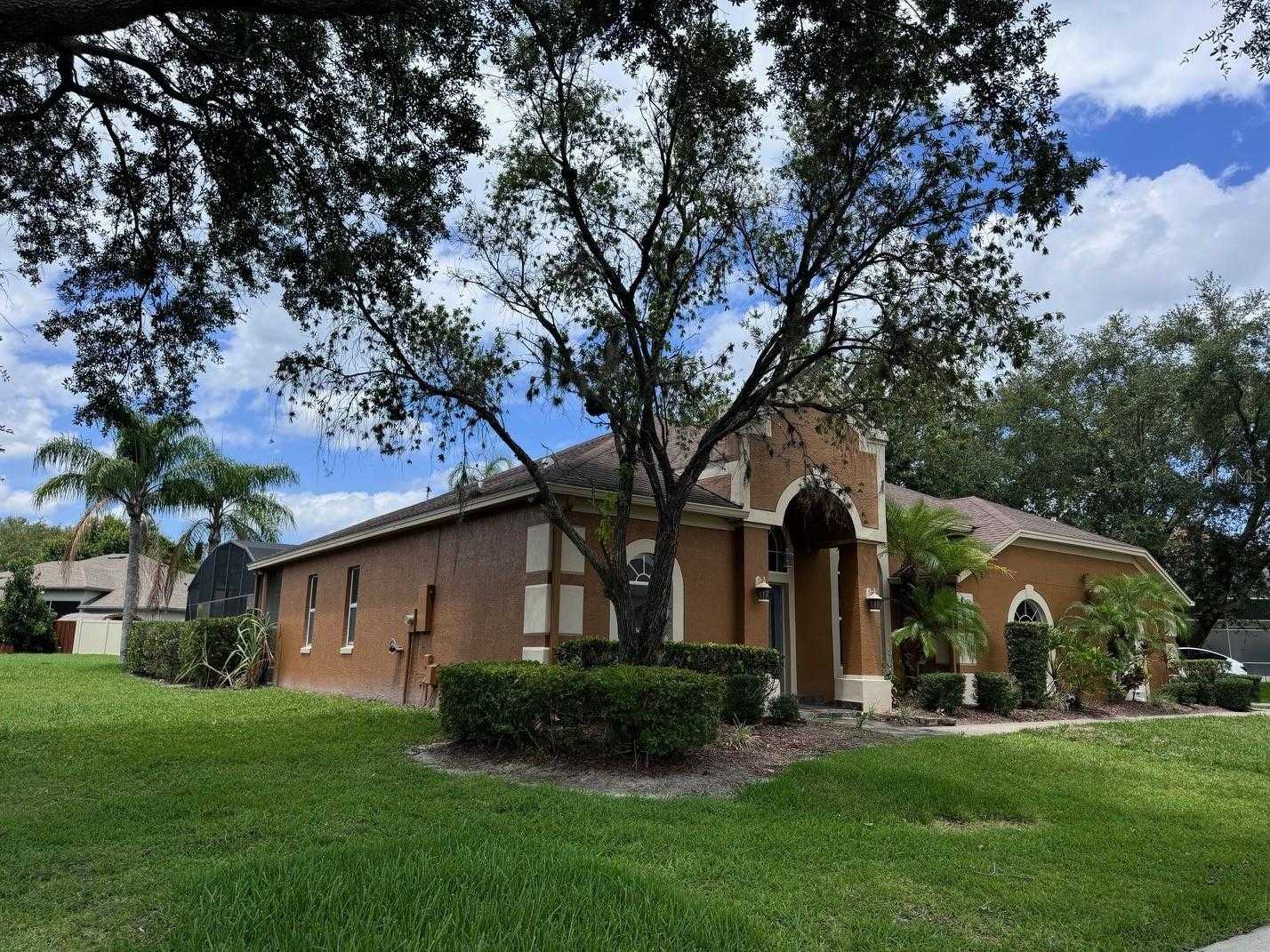 photo 3: 11018 CREIGHTON DRIVE, ORLANDO FL 32817