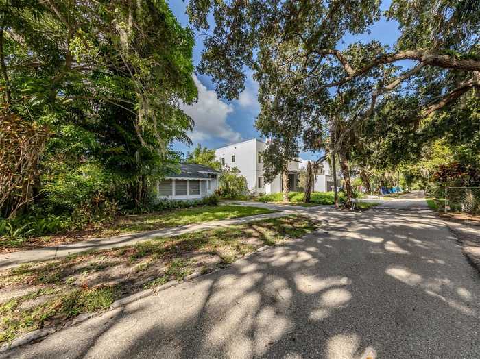 photo 2: 1740 WISCONSIN LANE, SARASOTA FL 34239