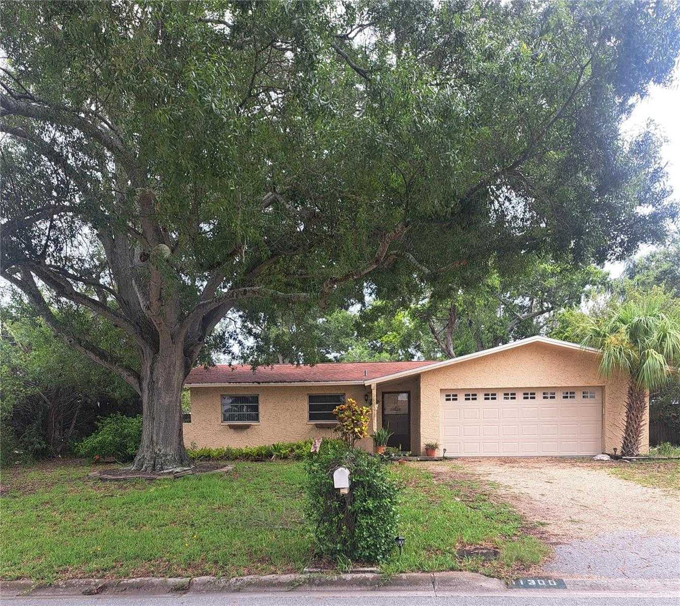 photo 2: 11300 88TH TERRACE, SEMINOLE FL 33772