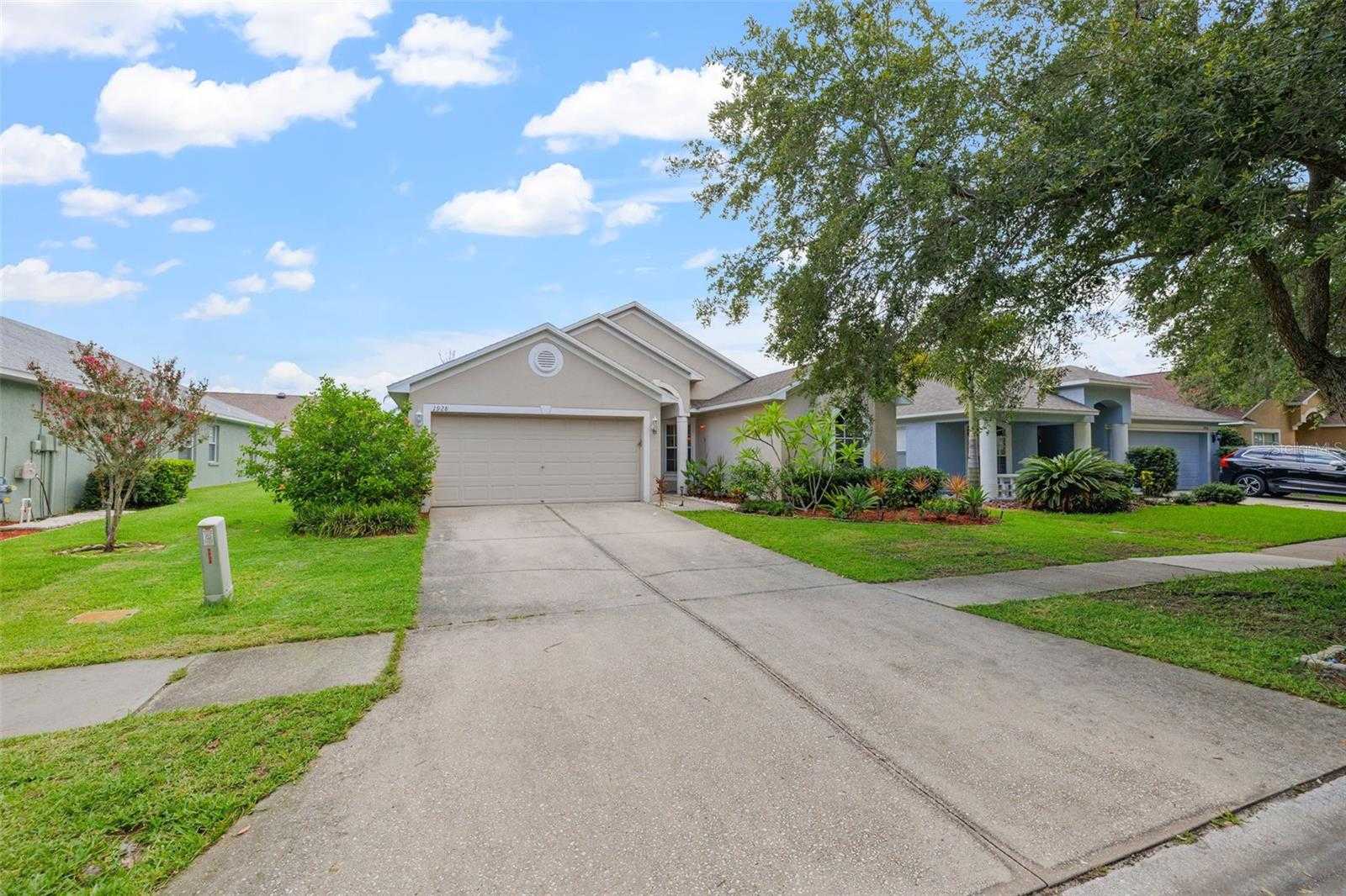 photo 1: 1928 SEAN WOOD CIRCLE, BRANDON FL 33510