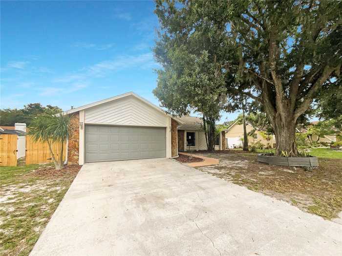 photo 1: 1015 CAMEO CREST LANE, VALRICO FL 33596