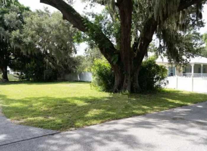 photo 2: 1630 1ST AVENUE E, BRADENTON FL 34208