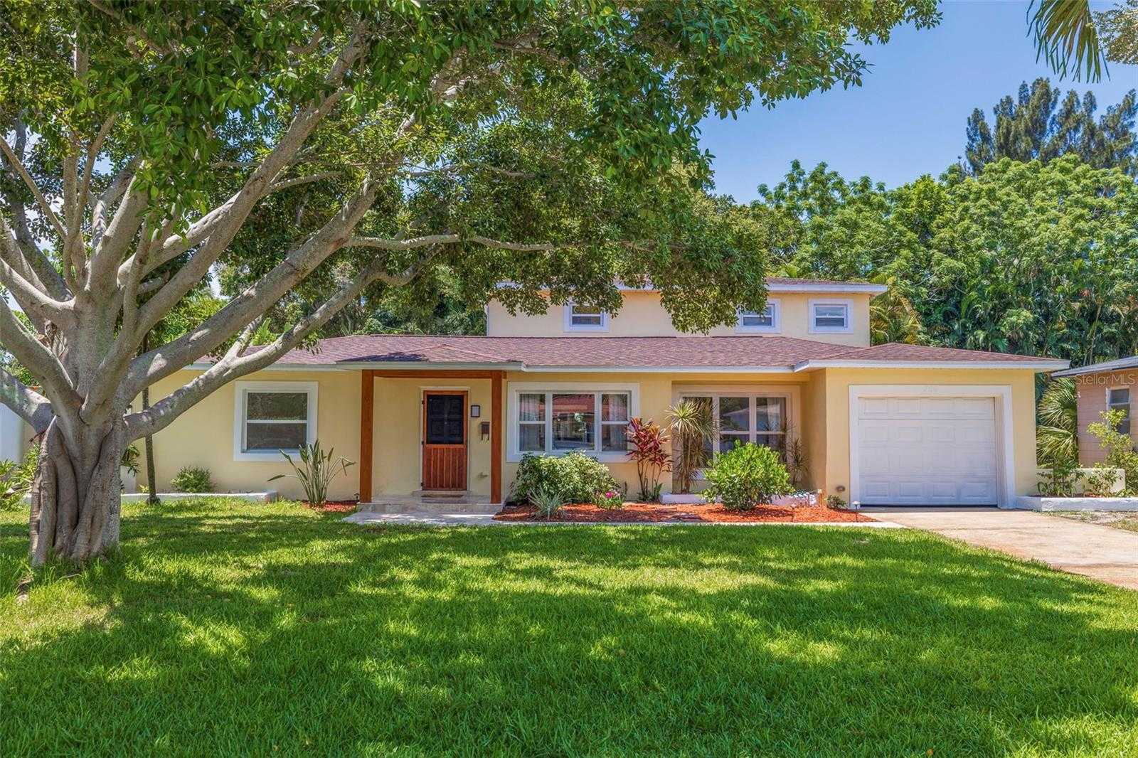 photo 1: 700 66TH AVENUE S, SAINT PETERSBURG FL 33705