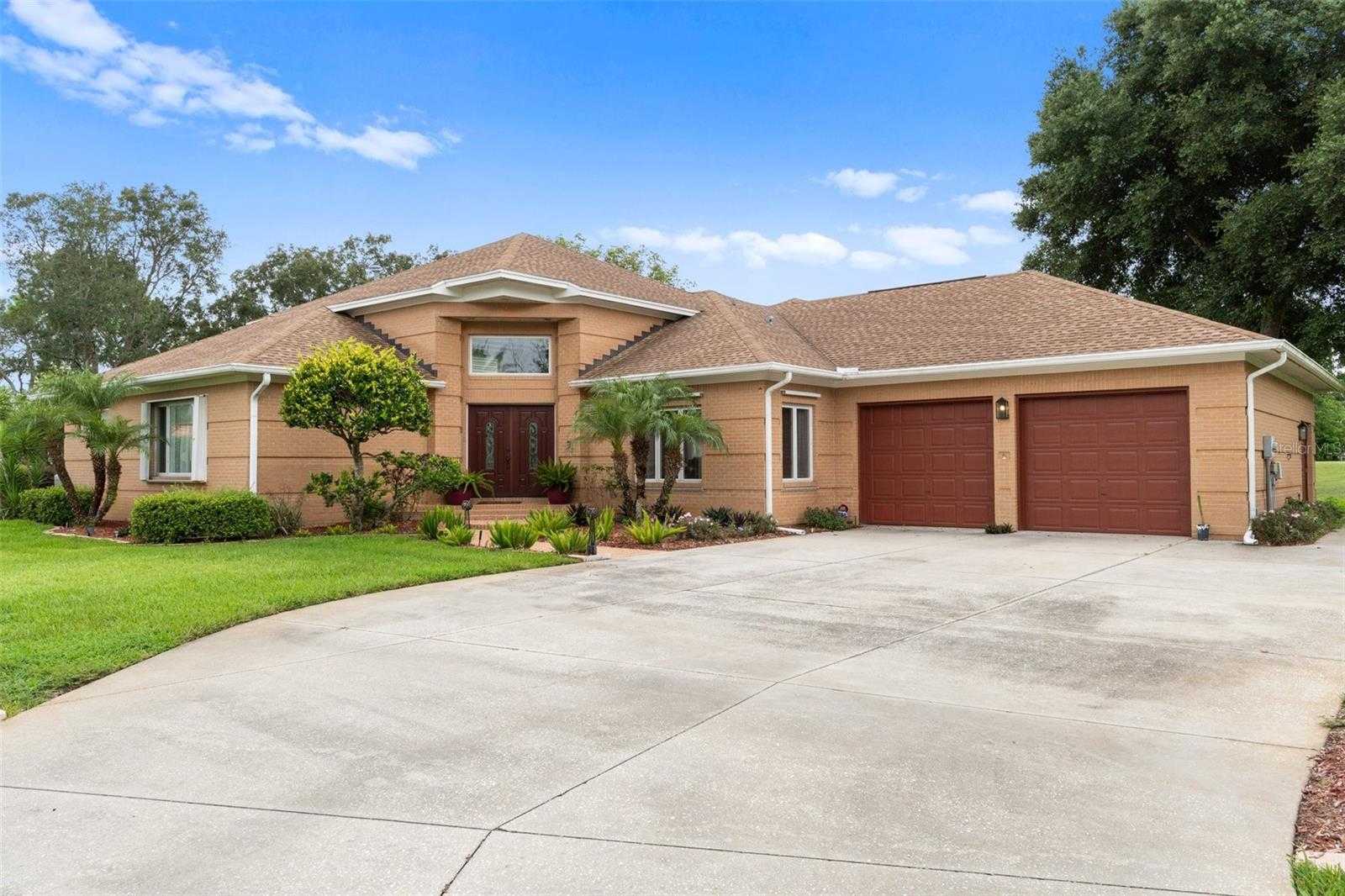 photo 3: 10044 TWELVE OAKS COURT, WEEKI WACHEE FL 34613