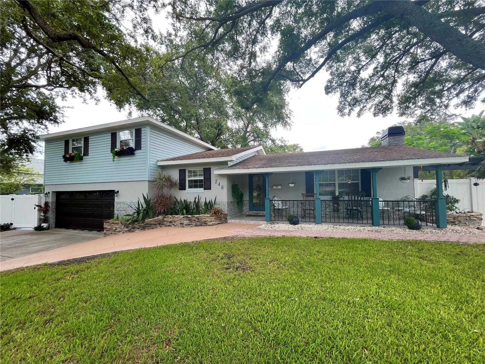 photo 2: 246 PARK CIRCLE S, SAINT PETERSBURG FL 33707