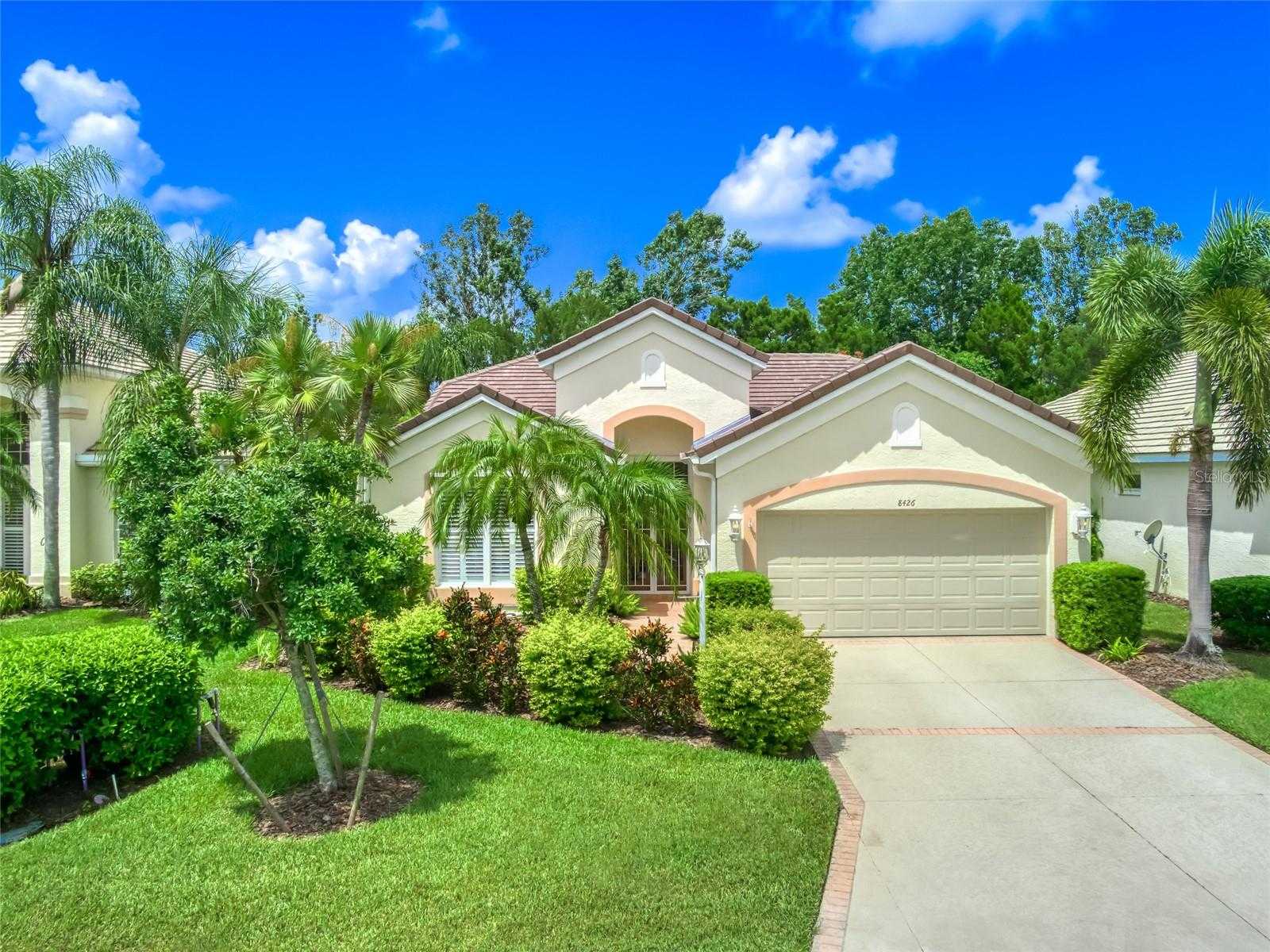 photo 1: 8426 IDLEWOOD COURT, LAKEWOOD RANCH FL 34202