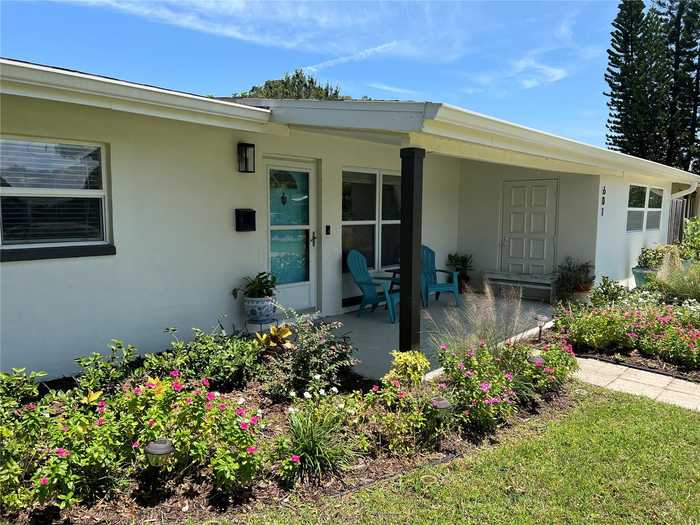 photo 2: 601 43RD AVENUE NE, SAINT PETERSBURG FL 33703