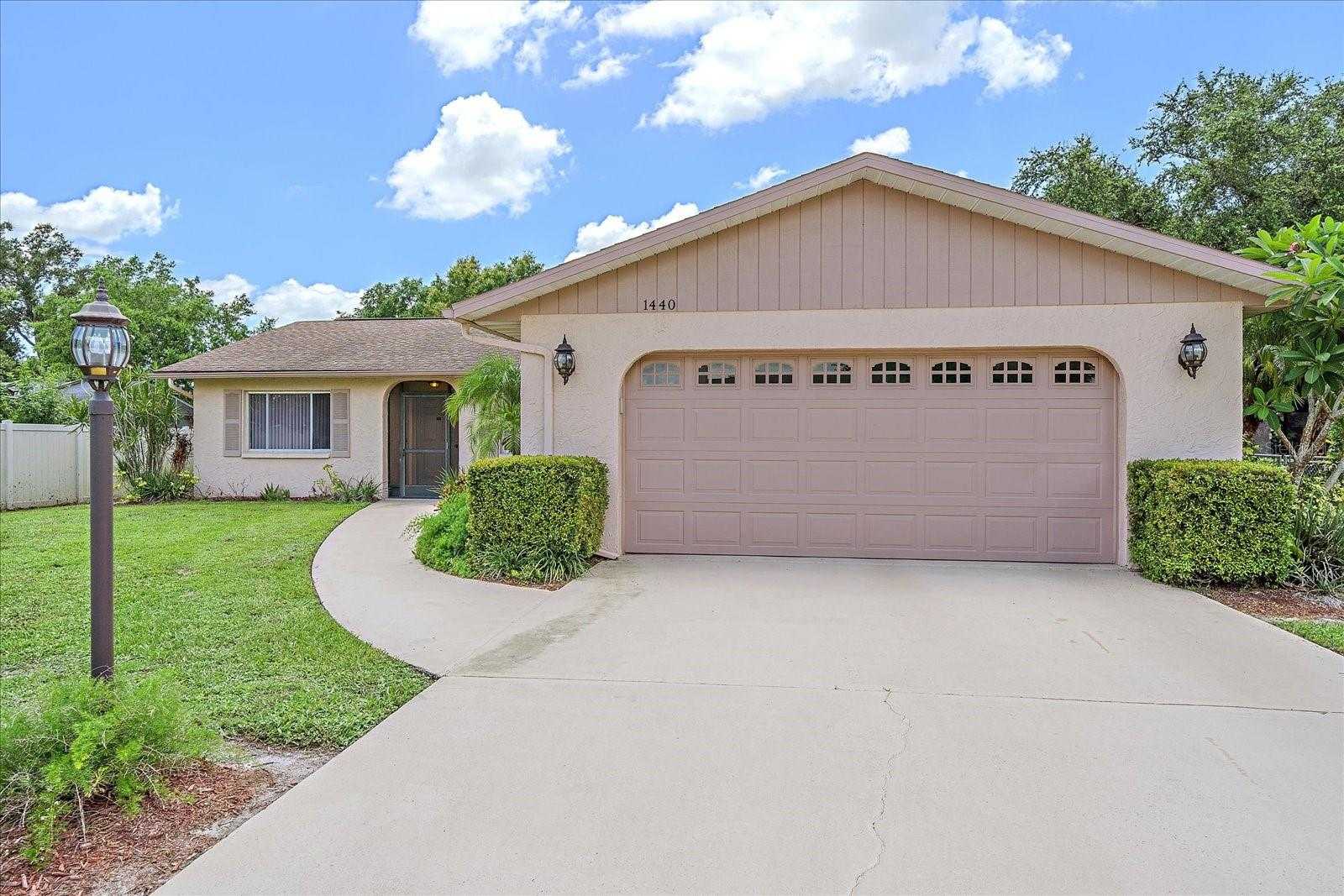 photo 3: 1440 GEORGETOWNE DRIVE, SARASOTA FL 34232