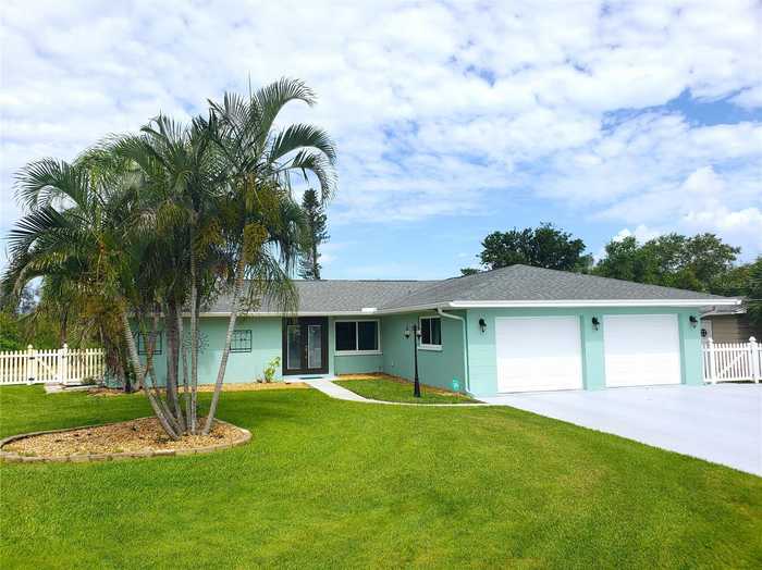 photo 2: 613 ELBA DR, NOKOMIS FL 34275