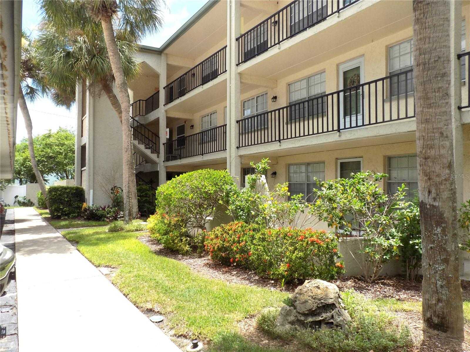 photo 3: 11620 PARK BOULEVARD Unit 102, SEMINOLE FL 33772