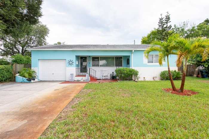 photo 1: 6392 HAMPTON DRIVE N, SAINT PETERSBURG FL 33710