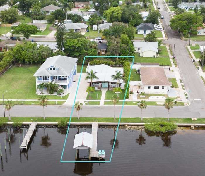 photo 1: 1906 RIVERSIDE DRIVE E, BRADENTON FL 34208