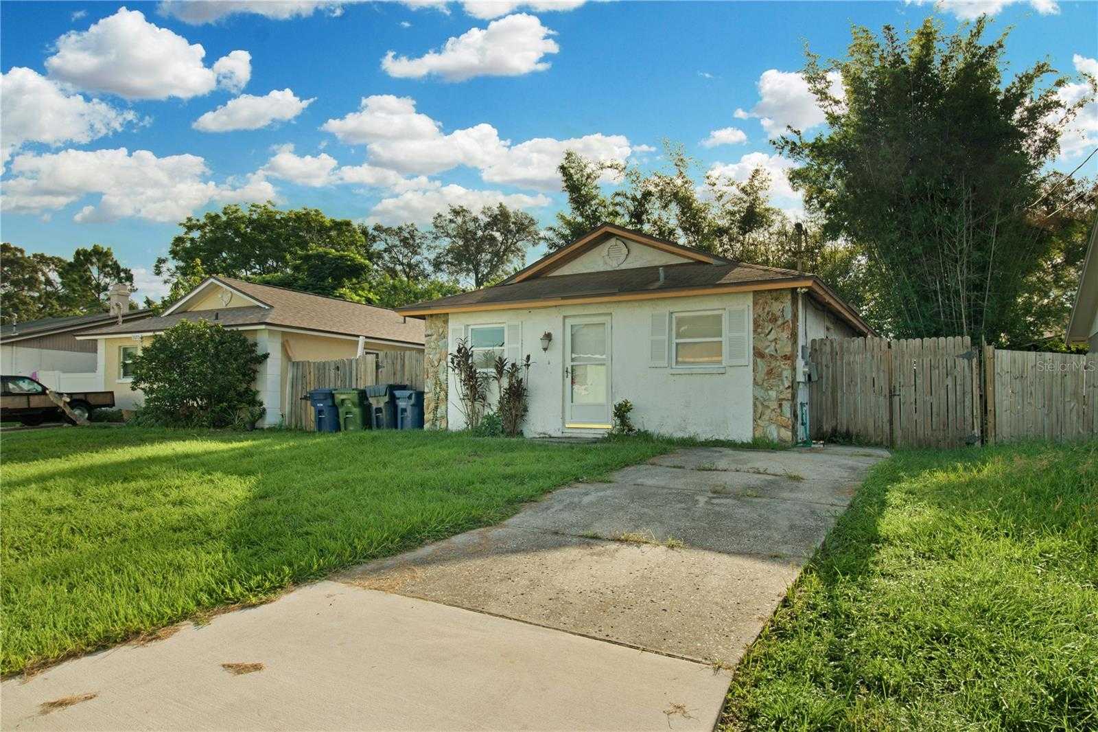 photo 2: 10713 N HARTTS DRIVE, TAMPA FL 33617