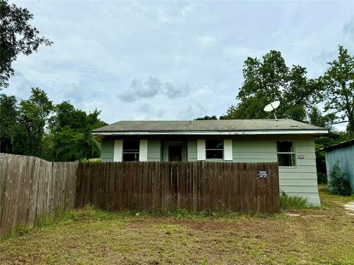 photo 1: 20715 SE 141ST PLACE, UMATILLA FL 32784