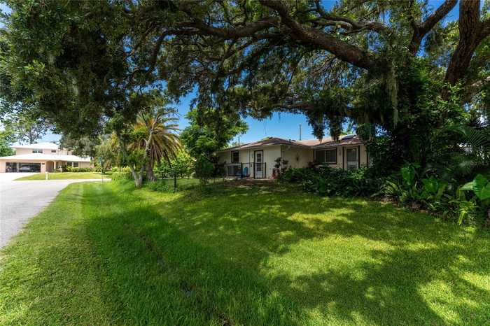 photo 1: 3621 ROSLYN RD, VENICE FL 34293