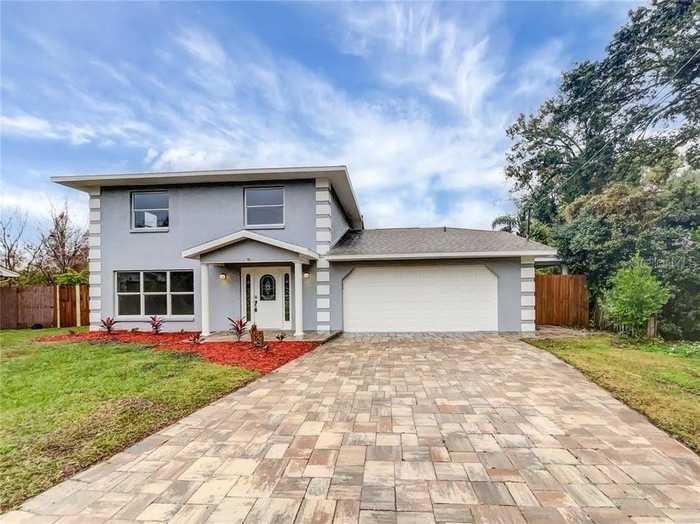 photo 1: 2536 LAKE ELLEN CIRCLE, TAMPA FL 33618