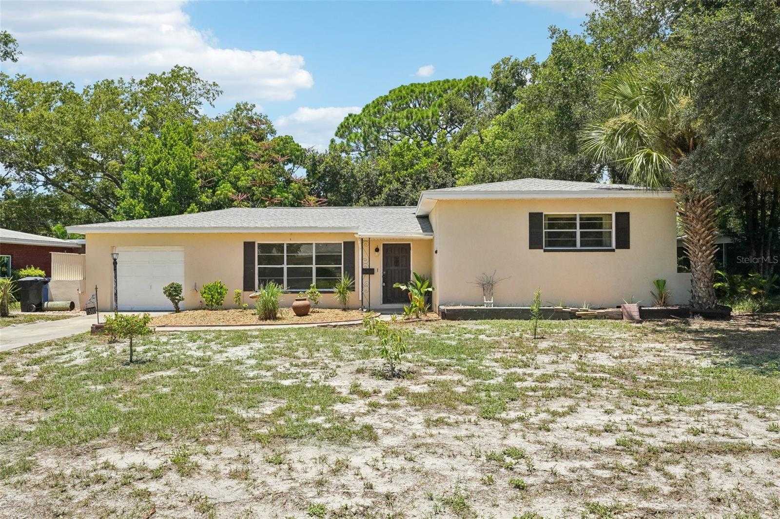 photo 2: 1580 ROBINSON DRIVE N, SAINT PETERSBURG FL 33710