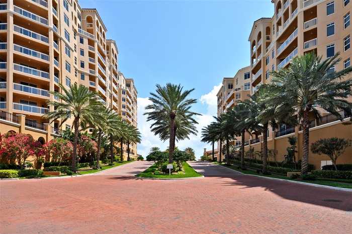 photo 2: 501 MANDALAY AVENUE Unit 401, CLEARWATER BEACH FL 33767