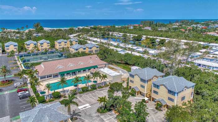 photo 2: 662 CEDARS COURT, LONGBOAT KEY FL 34228