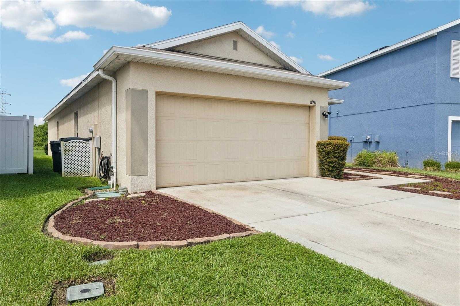 photo 3: 11941 GRAND KEMPSTON DRIVE, GIBSONTON FL 33534