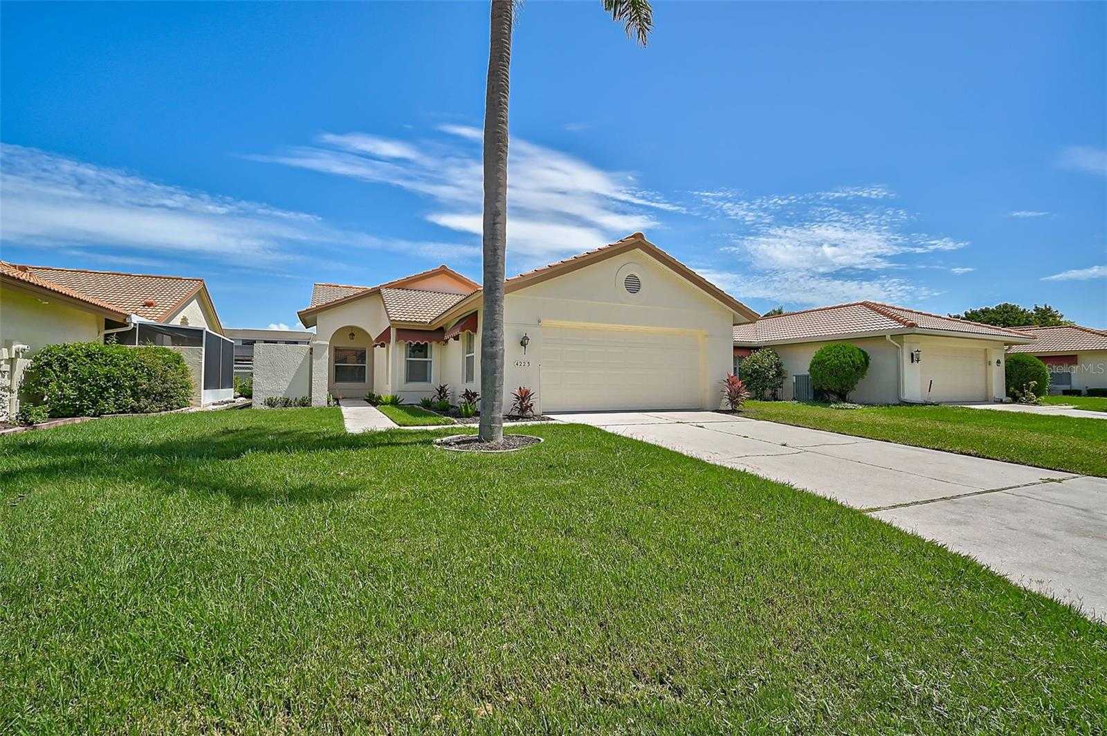 photo 1: 4223 MURFIELD DRIVE E, BRADENTON FL 34203