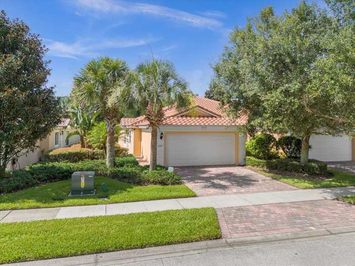 photo 2: 11975 FIORE DRIVE, ORLANDO FL 32827