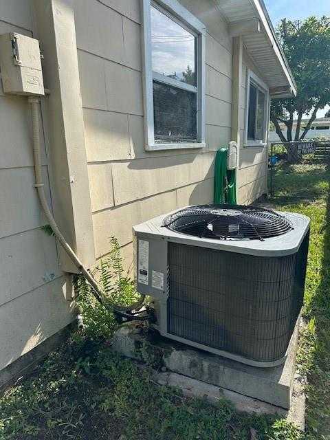 photo 3: 2918 18TH STREET W, BRADENTON FL 34205