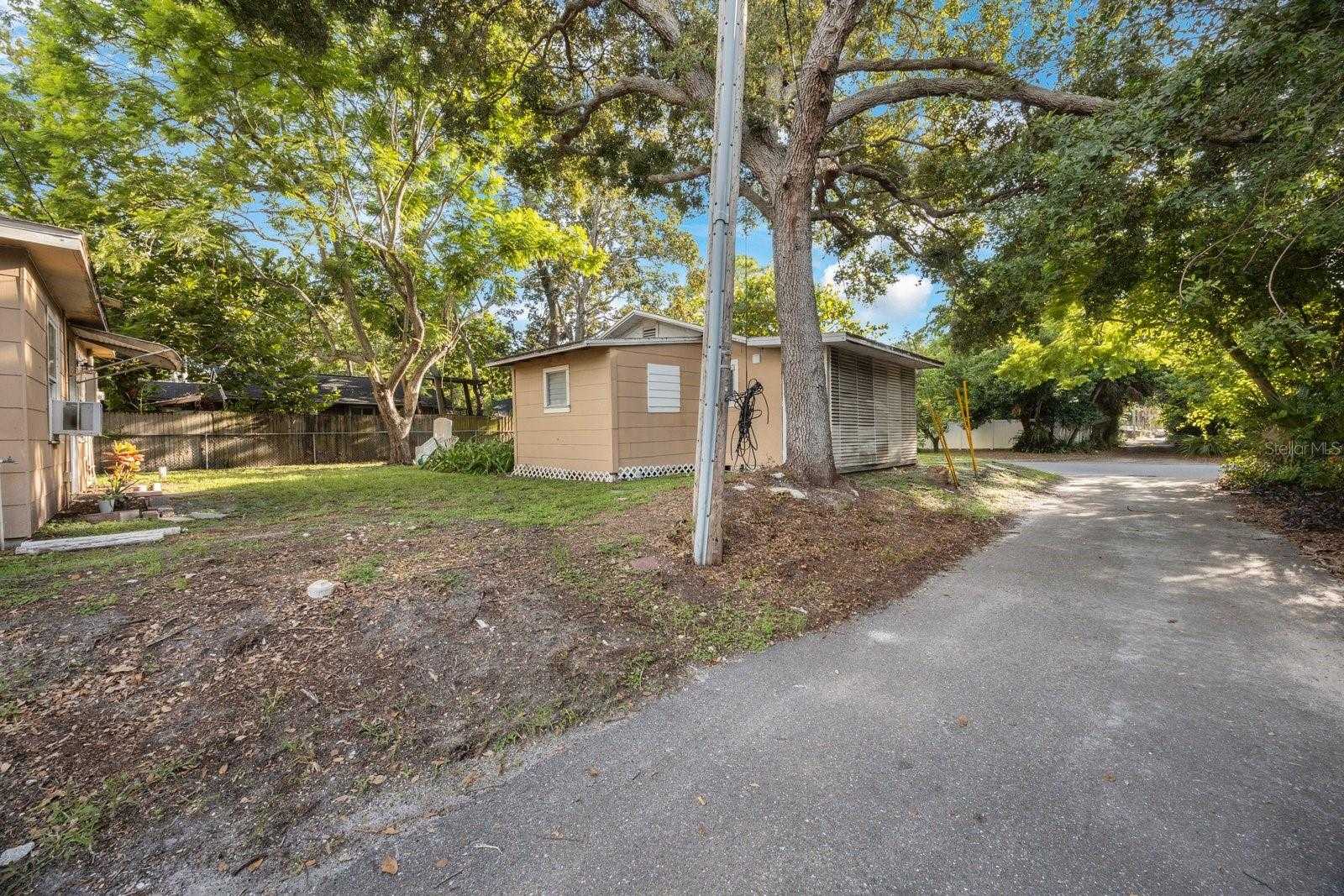 photo 2: 325 41ST STREET N, SAINT PETERSBURG FL 33713