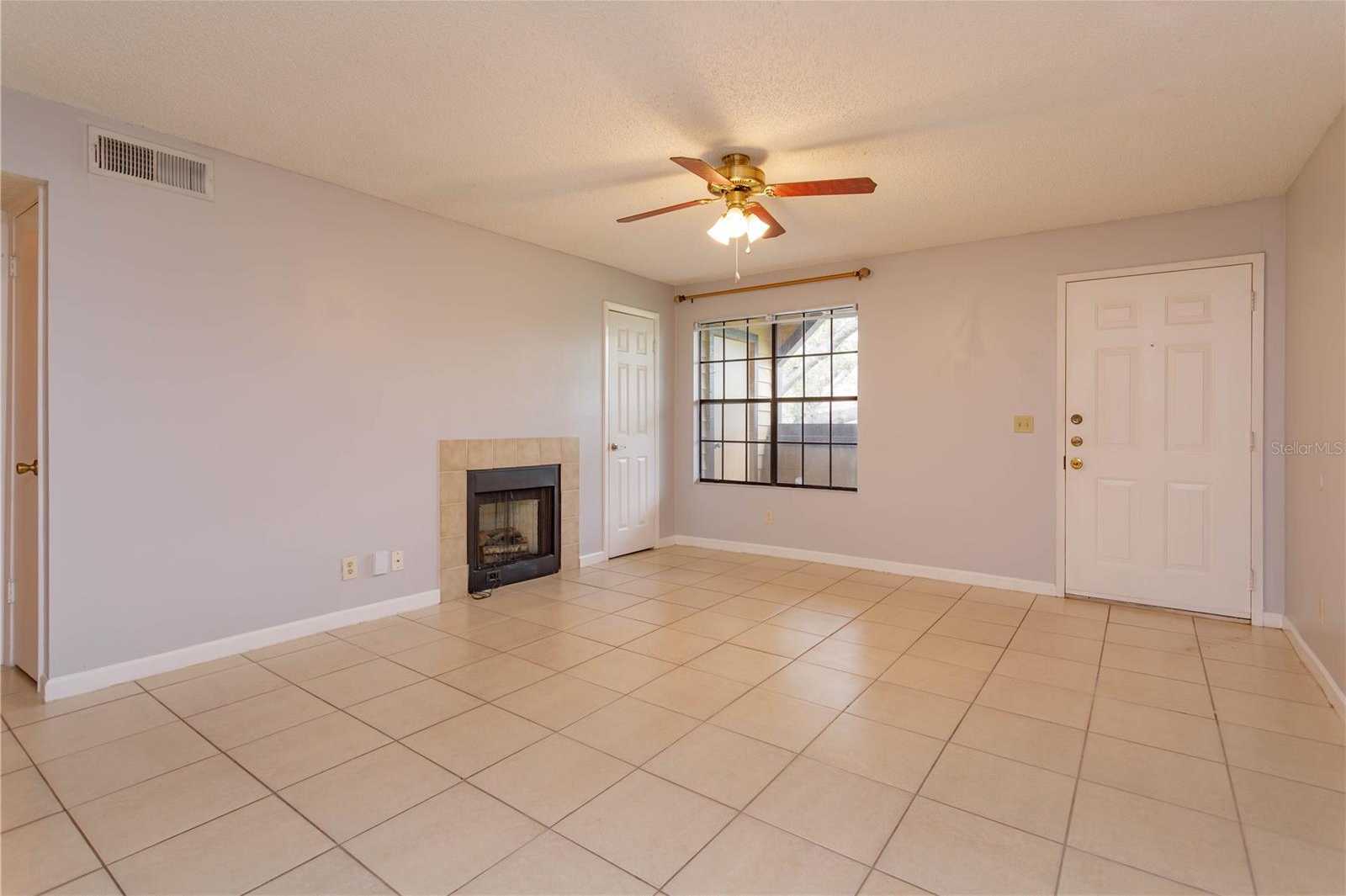 photo 3: 364 NORTHPOINTE COURT Unit 207, ALTAMONTE SPRINGS FL 32701