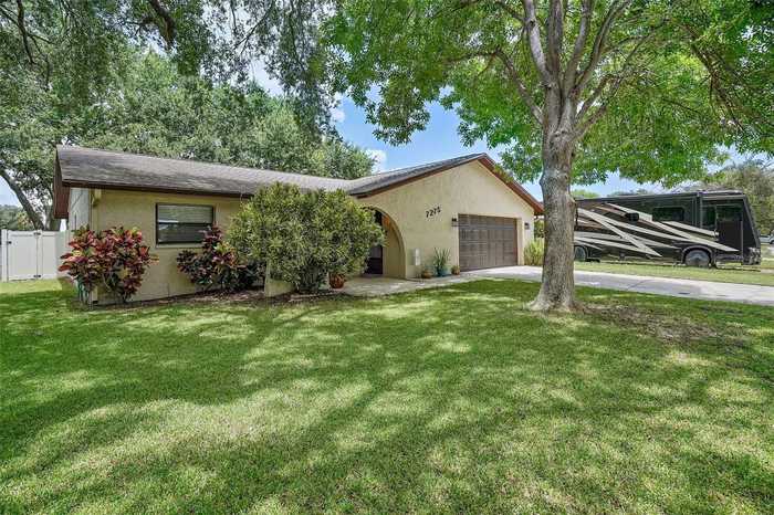 photo 2: 7275 57TH AVENUE N, SAINT PETERSBURG FL 33709