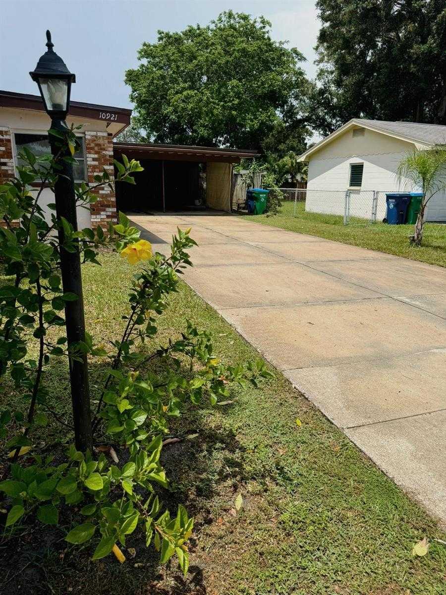 photo 3: 10921 TEMPLE AVENUE, SEMINOLE FL 33772