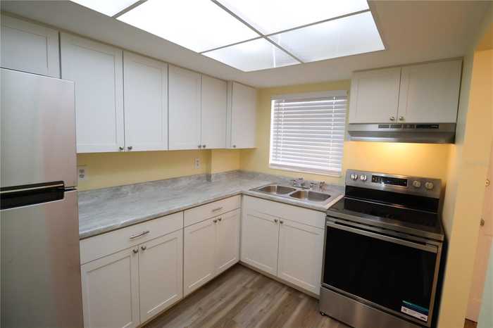 photo 2: 4039 LAKE BAYSHORE DRIVE Unit 204, BRADENTON FL 34205