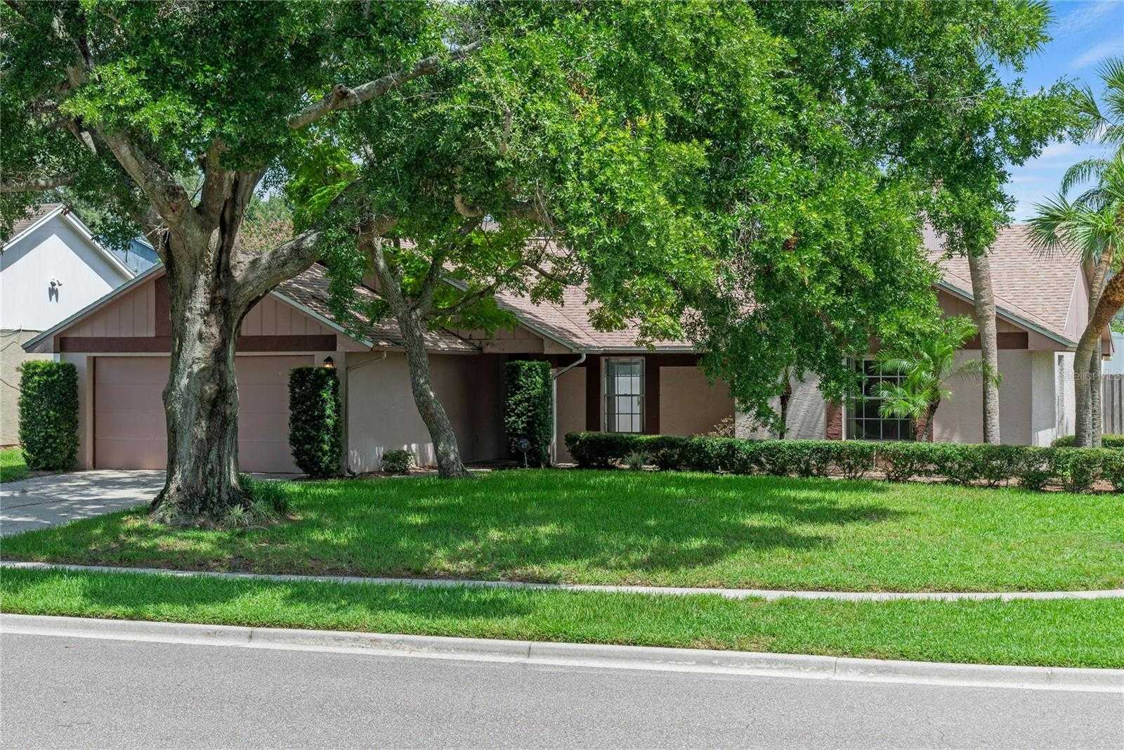 photo 2: 7645 DUNDAS DRIVE, ORLANDO FL 32818