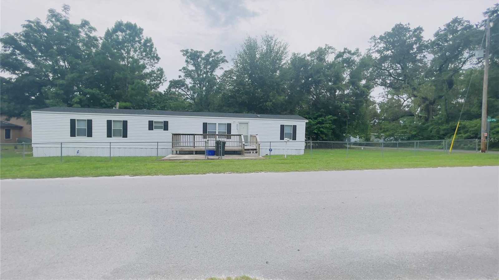 photo 2: 4030 NE 212TH TERRACE, WILLISTON FL 32696