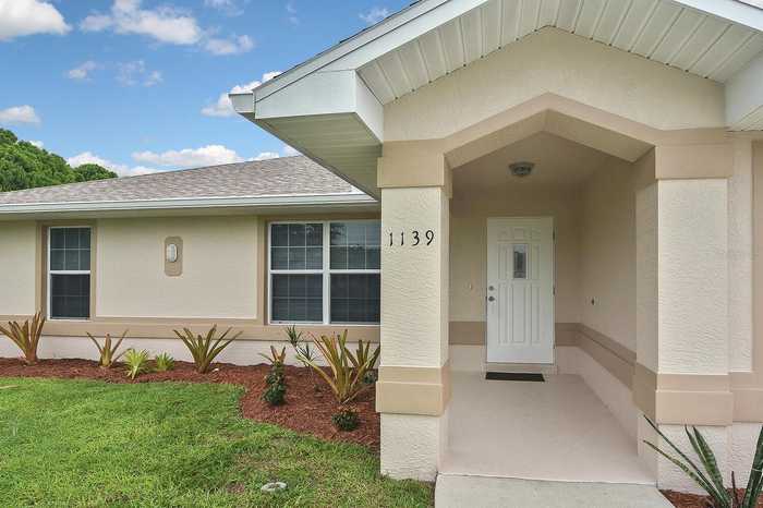 photo 2: 1139 SE 19TH LANE, CAPE CORAL FL 33990