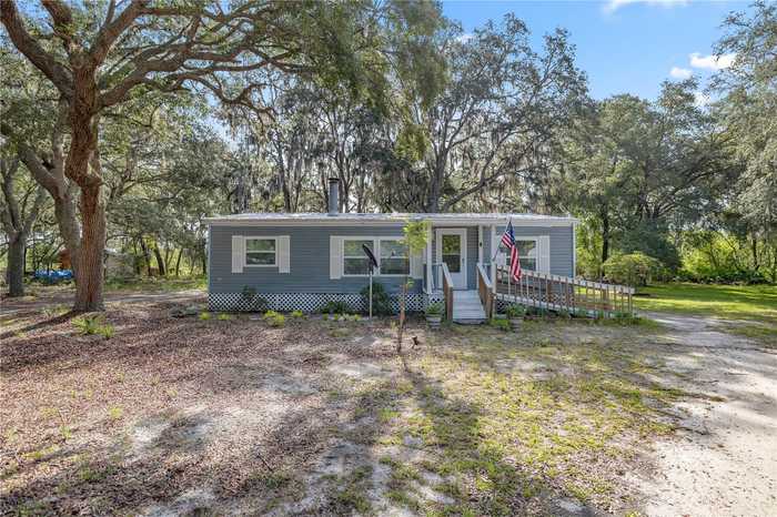 photo 1: 211 MAGNOLIA ROAD, HAWTHORNE FL 32640