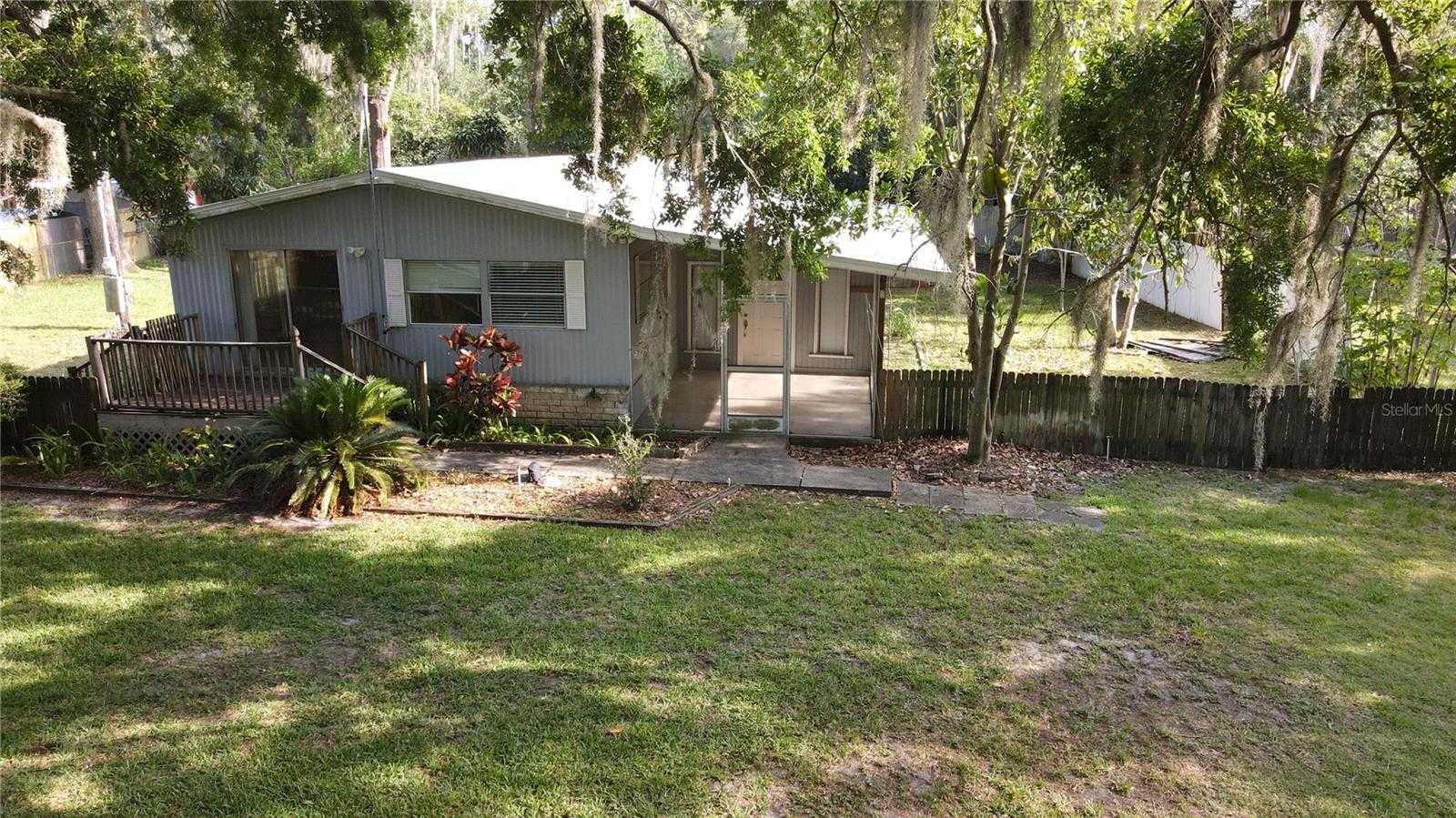 photo 3: 5804 MYRTLE LANE, TAMPA FL 33625