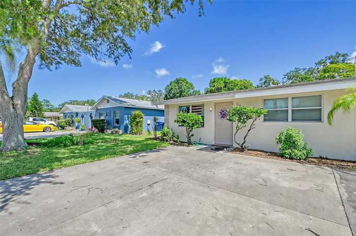 photo 2: 2805 52ND AVENUE DR W, BRADENTON FL 34207