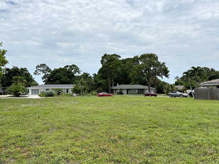 photo 2: 337 SUWANEE AVENUE, SARASOTA FL 34243