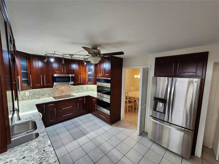 photo 8: 1050 RAFAEL BOULEVARD NE Unit 1, SAINT PETERSBURG FL 33704