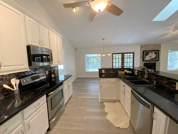 photo 2: 4224 SPRING WAY CIRCLE, VALRICO FL 33596