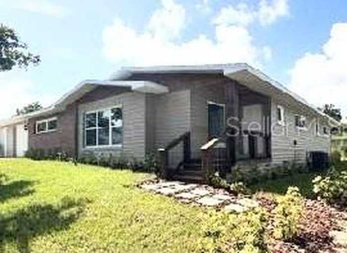 photo 2: 1104 LEONE DRIVE E, HAINES CITY FL 33844