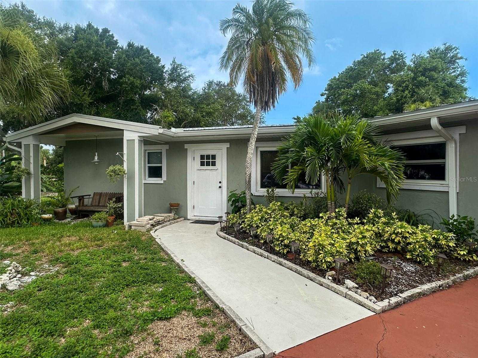 photo 1: 32 BAY AVENUE, OSPREY FL 34229