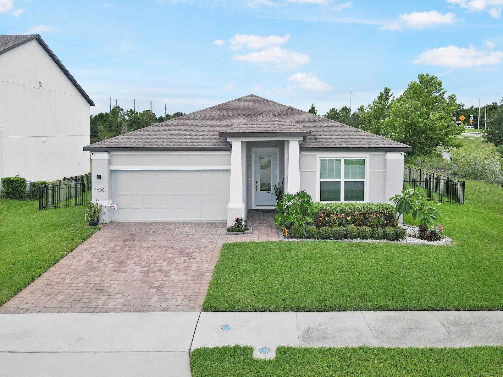 photo 3: 1600 STONE ARROW COURT, OAKLAND FL 34787