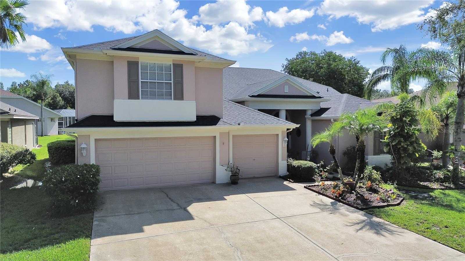 photo 1: 19334 AUTUMN WOODS AVENUE, TAMPA FL 33647