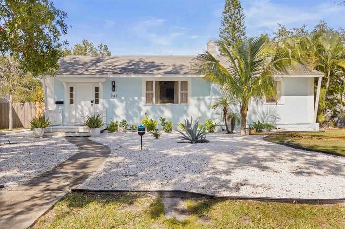 photo 1: 747 39TH AVENUE NE, SAINT PETERSBURG FL 33703