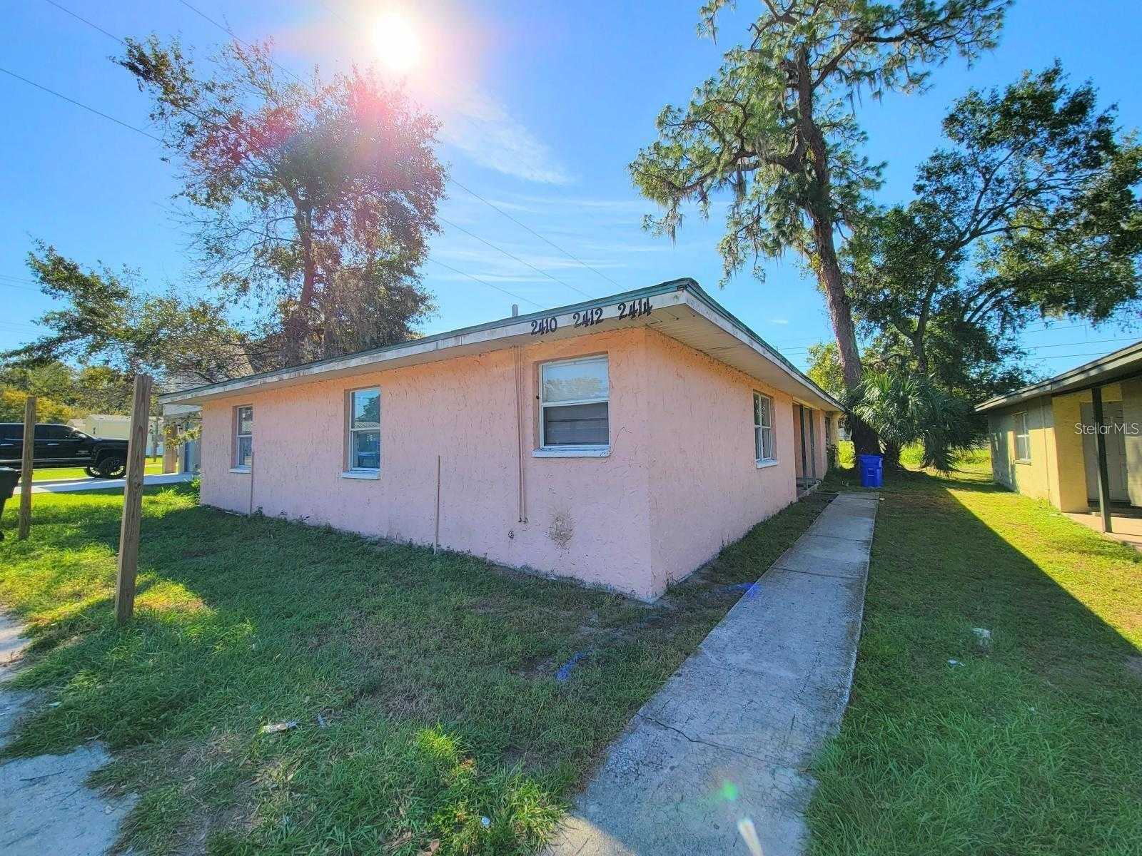 photo 1: 2410 CHESTNUT WOODS DRIVE, LAKELAND FL 33815